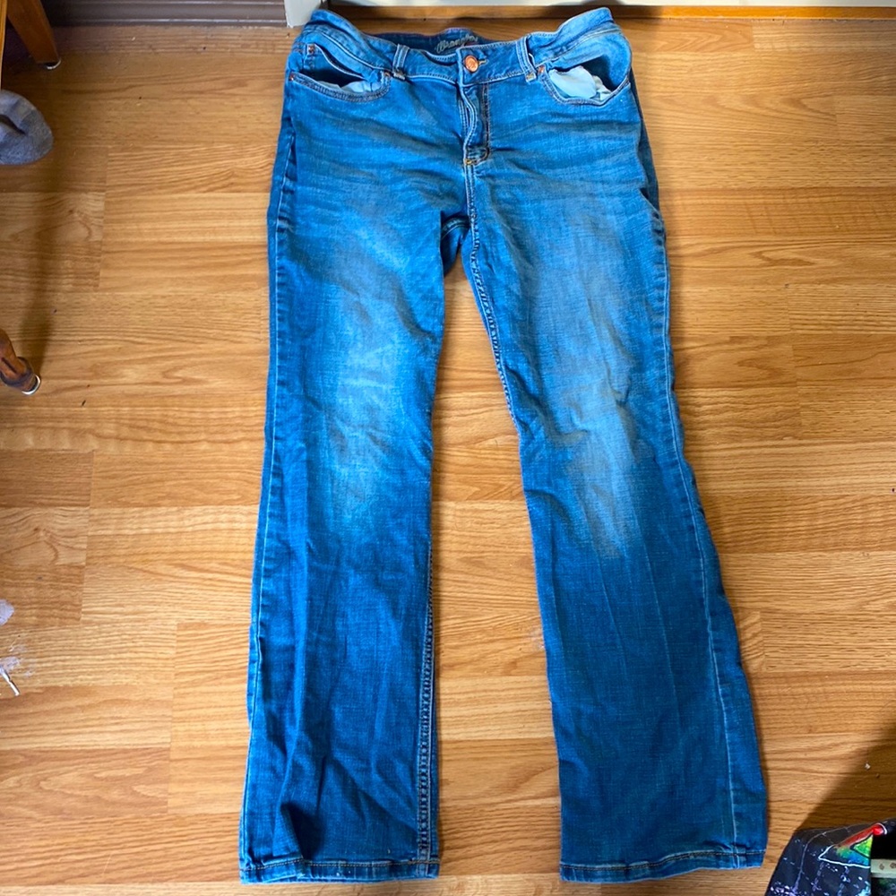 RETRO Wrangler boot cut jeans!!!!